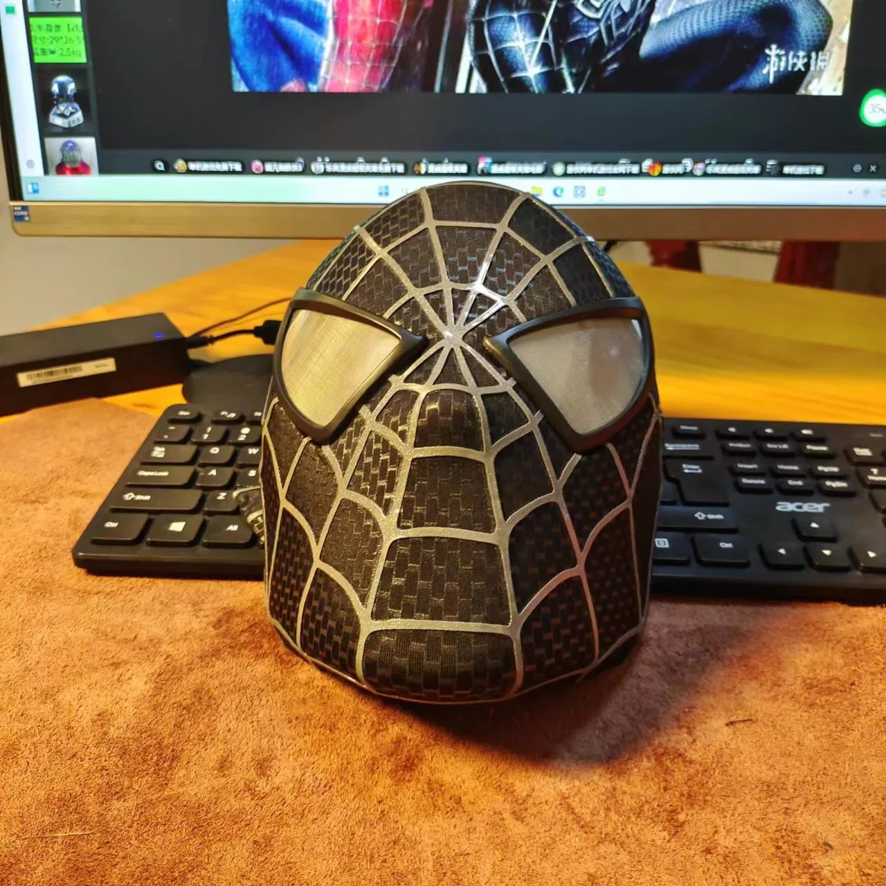 Deluxe Tobey Spider-Man Mask - Image 7